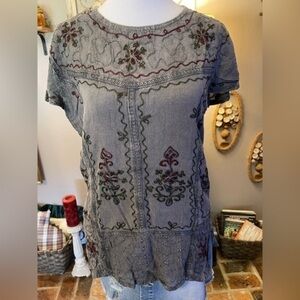 Anandas Collection cap sleeve floral embroidered tie back top. NWT